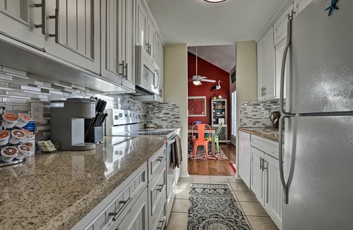 Isla Del Sol House | Ocean Views & 2 Decks: Beach House in Galveston