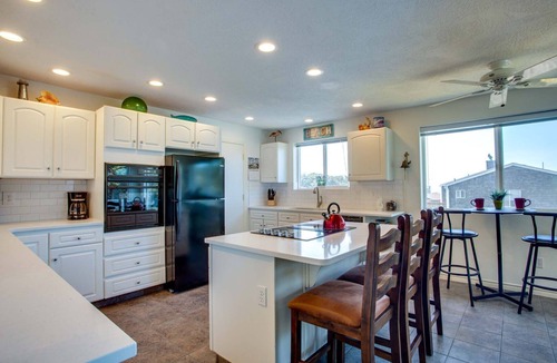 Yachats House | Ocean Views & Tide Pool Access! Dog Friendly! Yachats!