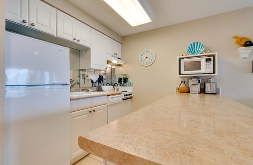 Rockaway Beach Condo | Oceanfront condo with a full kitchen, balcony, & sweeping sea views