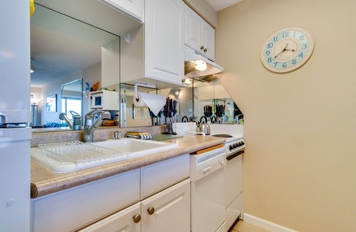 Rockaway Beach Condo | Oceanfront condo with a full kitchen, balcony, & sweeping sea views