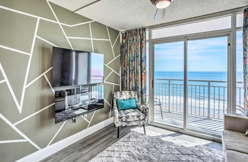 Myrtle Beach Apartment | Oceanfront Condo with Beach Access Near Boardwalk!