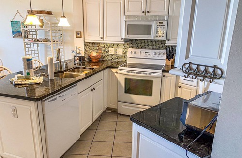 Atlantic Beach Condo | Oceanfront, First-Floor Condo with Balcony, Ocean View & Shared Pools/Tennis