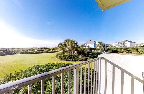 Atlantic Beach Condo | Oceanfront, First-Floor Condo with Balcony, Ocean View & Shared Pools/Tennis