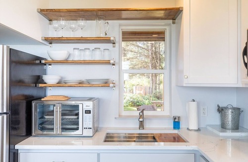 Coos Bay House | Oceanfront Home, Lighthouse, Beach Access, Spectacular Sunsets, Newly Remodeled