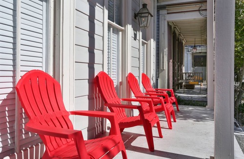 West Riverside House | Off Magazine St., Spacious, Charming Walk to Whole Foods, bars and shops