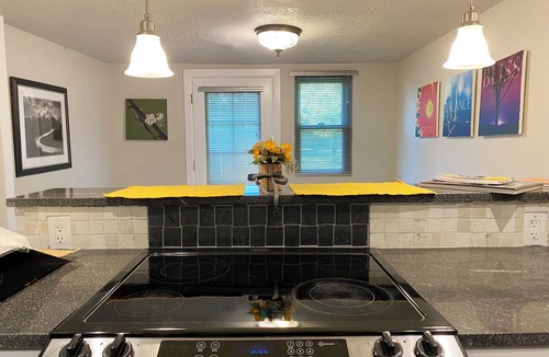 East Gate House | Oh Man, are we in a good spot! — Private bungalow