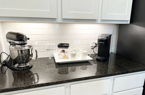 College Station House | Ol` Army Escape - Modern 4BR/3BA Home