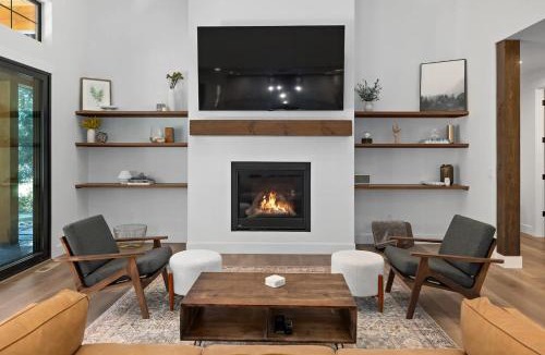 Ronald House | Old Grove Retreat in Suncadia- Gourmet Kitchen, Hot Tub, BBQ, Firepit, Outdoor Seating, Smart TVs, Hi-speed Wi-Fi