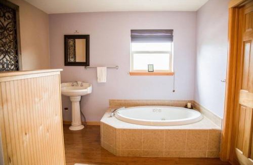 Estes Park House | Old Man Mountain, Spacious lodge with loft Great for families, Dogs allowed