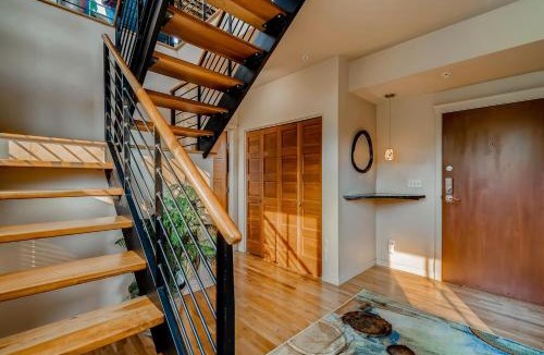 Martinez Park Villa | Old Town Loft Oasis with Amazing Rooftop Deck!