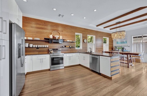 Old Naples House | Olde Naples - Walk to the Beach