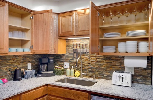 Denver House | Olde Town Arvada Cowboy Den, 420 Hot Tub, Bball, Firepit & Bar!