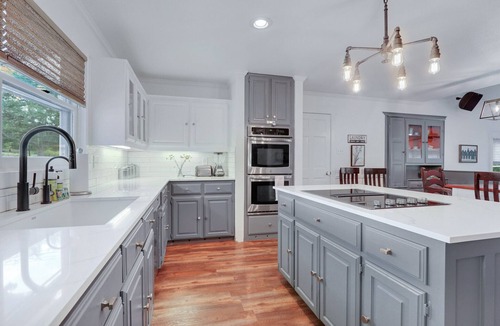 Wimberley House | On the Creek, Sleeps 10, Close to Town - Perfect Wimberley Escape