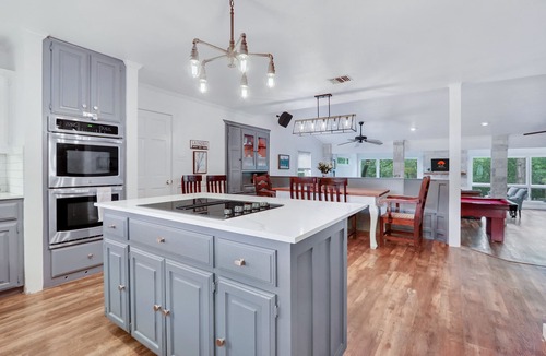 Wimberley House | On the Creek, Sleeps 10, Close to Town - Perfect Wimberley Escape