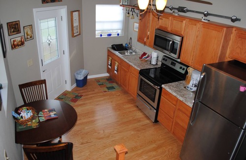 Alto Pass House | On the Wine Trail - Minutes to Giant City, Shawnee Forest, SIU - Amazing Shower