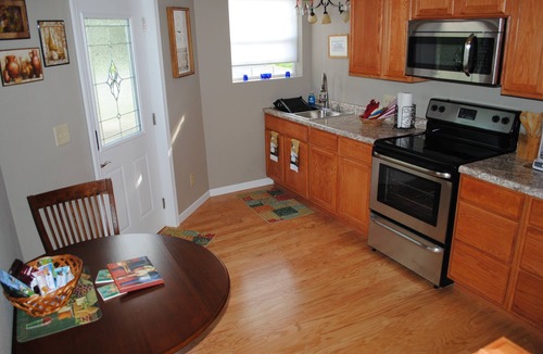 Alto Pass House | On the Wine Trail - Minutes to Giant City, Shawnee Forest, SIU - Amazing Shower
