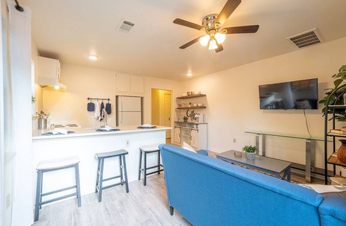 North Loop House | One Bedroom Cottage in North Loop
