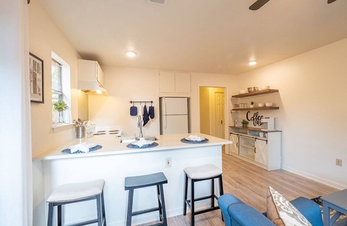North Loop House | One Bedroom Cottage in North Loop
