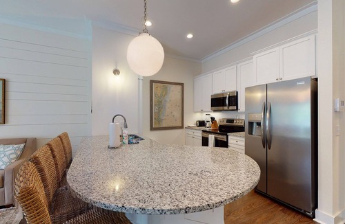 King City Condo | One bedroom condo w/pool in the SSI Village area Unit 2206