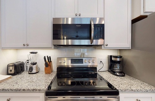 King City Condo | One bedroom condo w/pool in the SSI Village area Unit 2206