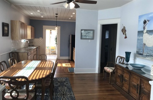 San Jacinto House | One block to the beach and close to everything! Enjoy the outdoor fireplace !