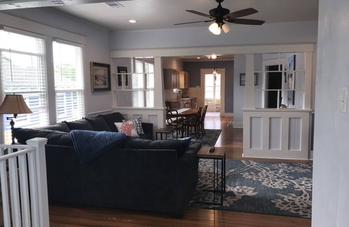 San Jacinto House | One block to the beach and close to everything! Enjoy the outdoor fireplace !