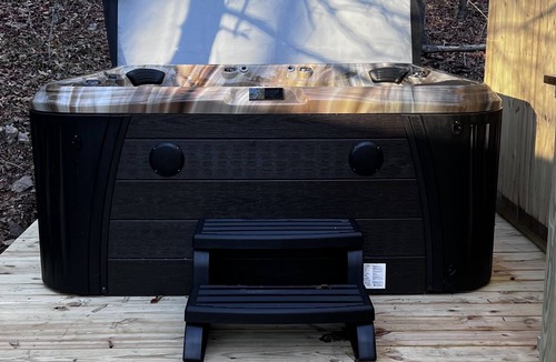 Elkton House | One-of-a-kind mountain cabin w hot-tub, near the Shenandoah NP