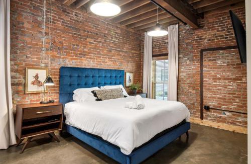 Nashville House | One-Of-A-Kind! Roll Up Garage Door-Pool, Speakeasy