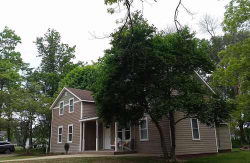South Haven House | Only 2 blocks to beach, one block to kids corner, over half an acre!