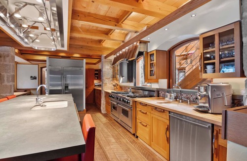 Elk Rapids House | Only 9 minutes from the horse show