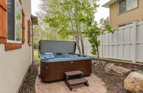 Midvale House | Open Concept Home * Private Hot Tub * Fireplace *