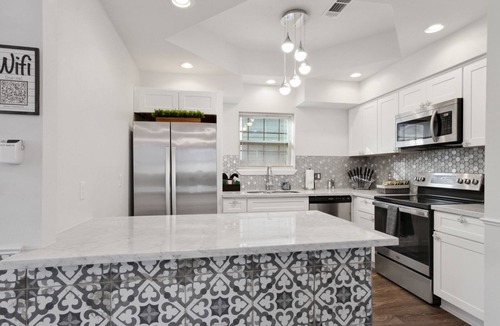 Bayou St. John House | Orleans Ave. Oasis in the Big Easy with Selfie Wall