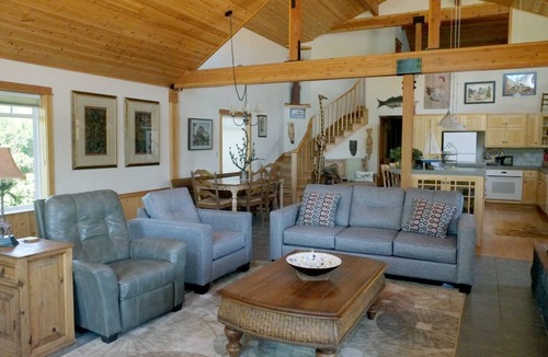 Nehalem House | Otter Run Nehalem River - on the banks of the Nehalem River near ocean beaches