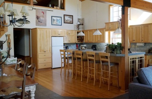Nehalem House | Otter Run Nehalem River - on the banks of the Nehalem River near ocean beaches