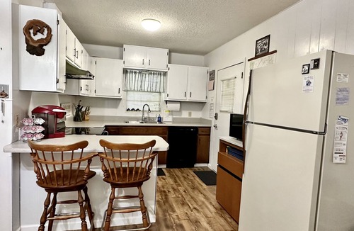 New Braunfels Cottage | Our Lake is Back! Tranquil at any time, but close to the Action.