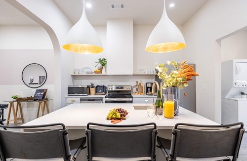 Five Points House | Outrider 111 by AvantStay | 10-15 Minutes to Broadway