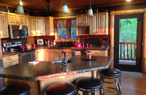 Whittier Cabin | "Over the Edge" Cabin with Amazing Views! Reduced rates for Nov. & Dec.!
