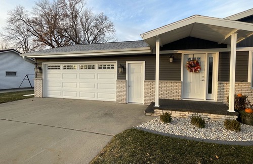 Forest Junction House | Packer Games, EAA, 2025 NFL Draft, Performing Arts - Cozy Complete Stay with Us!