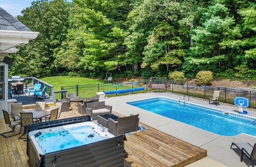 Fletcher House | Palatial 8BR: Pool/Spa/Cinema/Indoor Pickleball, Sleeps 24+