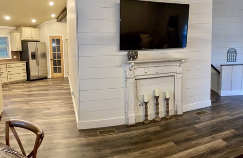 Eatonton House | Palmer & Oak - Entire Lakefront Property on Lake Sinclair w/saltwater pool