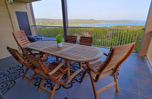 Jonestown Condo | Panoramic Lake Travis Escape – 3BR 3BA Unit w Lake View Balcony & Resort Pools