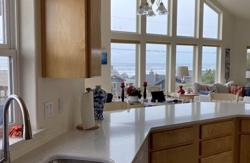 Arch Cape House | Panoramic Ocean View, one minute walk to Beach -sit, watch waves roll in!