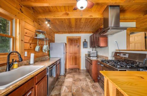 Dickel Apartment | Panoramic Paradise 3BR Cabin with Idyllic Views