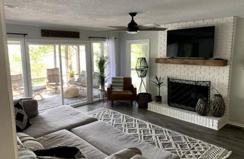 Cadiz House | Panoramic Sunset View Waterfront Firepit