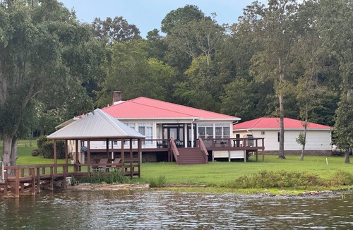 Prosperity House | Paradise on Lake Murray, SC with deck, dock, great views, fishing, fire pit.