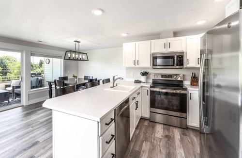 Chelan Condo | Park Pointe A201 - Community Pool/Hot tub