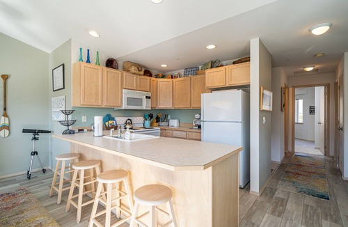 Chelan Condo | Park Pointe A301 - Community Pool/Hot tub
