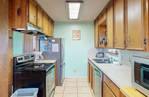 Port Aransas House | Parking for 3 plus Boat, Watercraft, Fenced Yard, Deck, Pet Friendly
