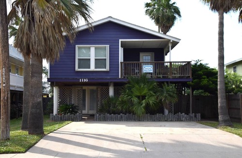 Port Aransas House | Parking for 3 plus Boat, Watercraft, Fenced Yard, Deck, Pet Friendly
