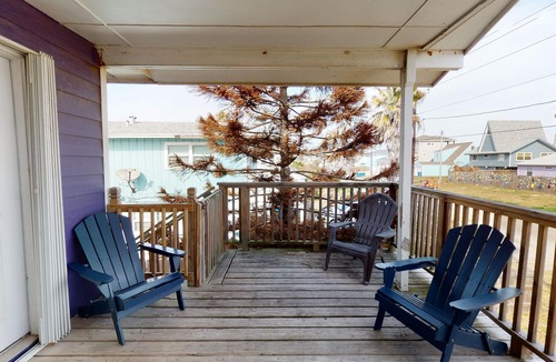 Port Aransas House | Parking for 3 plus Boat, Watercraft, Fenced Yard, Deck, Pet Friendly